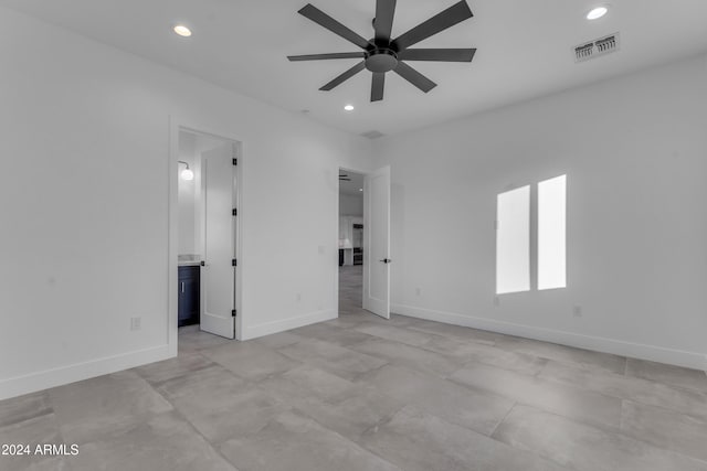 empty room with ceiling fan