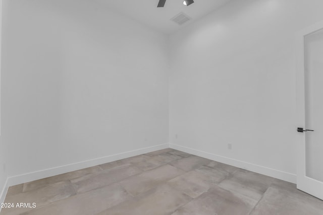 unfurnished room with ceiling fan