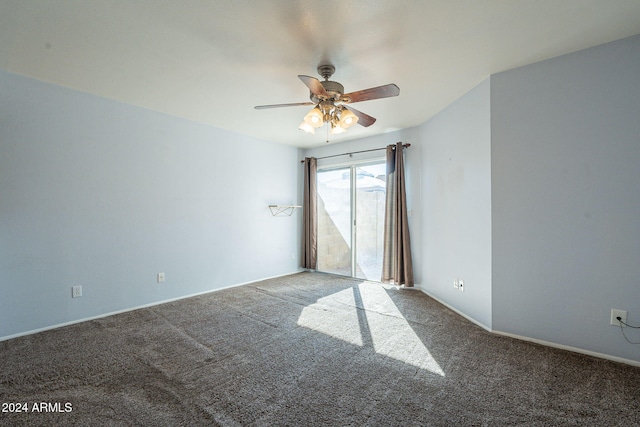 carpeted empty room featuring ceiling fan