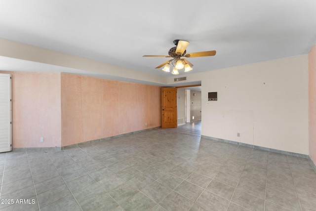 empty room with ceiling fan