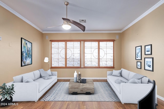 living room featuring crown molding, light hardwood / wood-style floors, and ceiling fan