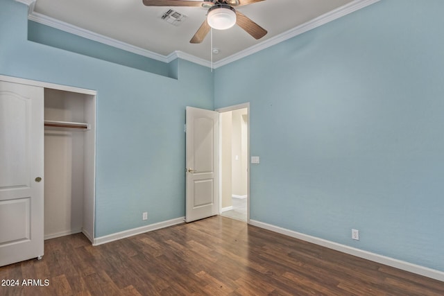 unfurnished bedroom with crown molding, ceiling fan, dark hardwood / wood-style floors, and a closet