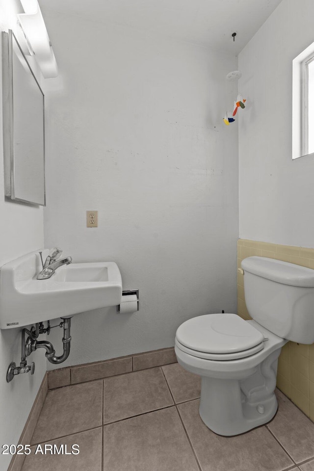 1455 W Kenrick Dr, Wickenburg, AZ 85390 - half bath featuring tile patterned flooring and tile walls