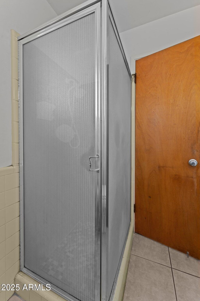 1455 W Kenrick Dr, Wickenburg, AZ 85390 - full bathroom featuring tile patterned floors, a shower stall, and tile walls