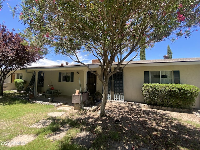 1455 W Kenrick Dr, Wickenburg, AZ 85390 - ranch-style house with stucco siding, a patio area, and a front lawn
