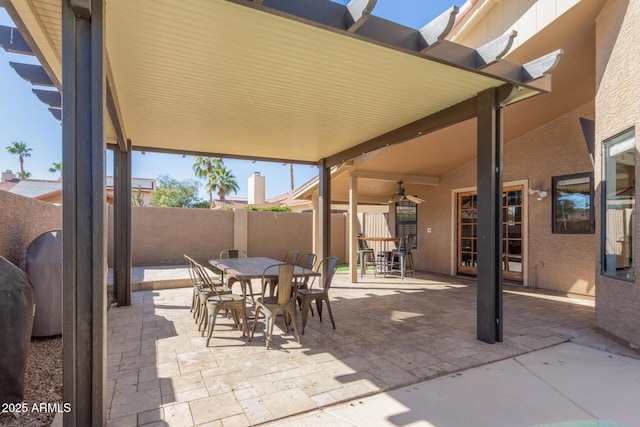 view of patio featuring fence private yard, outdoor dining area, and a ceiling fan