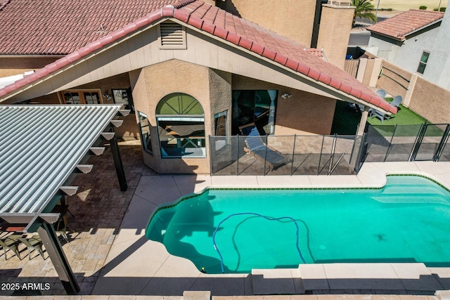 view of swimming pool