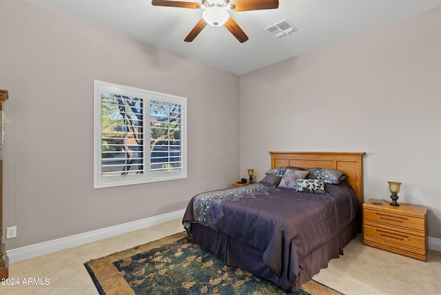 bedroom with ceiling fan