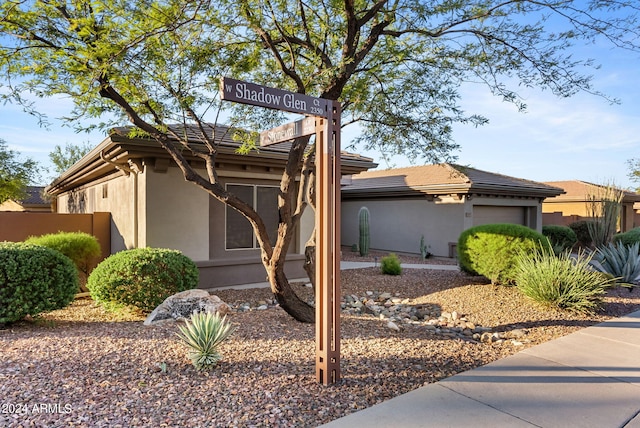 view of front facade featuring a garage