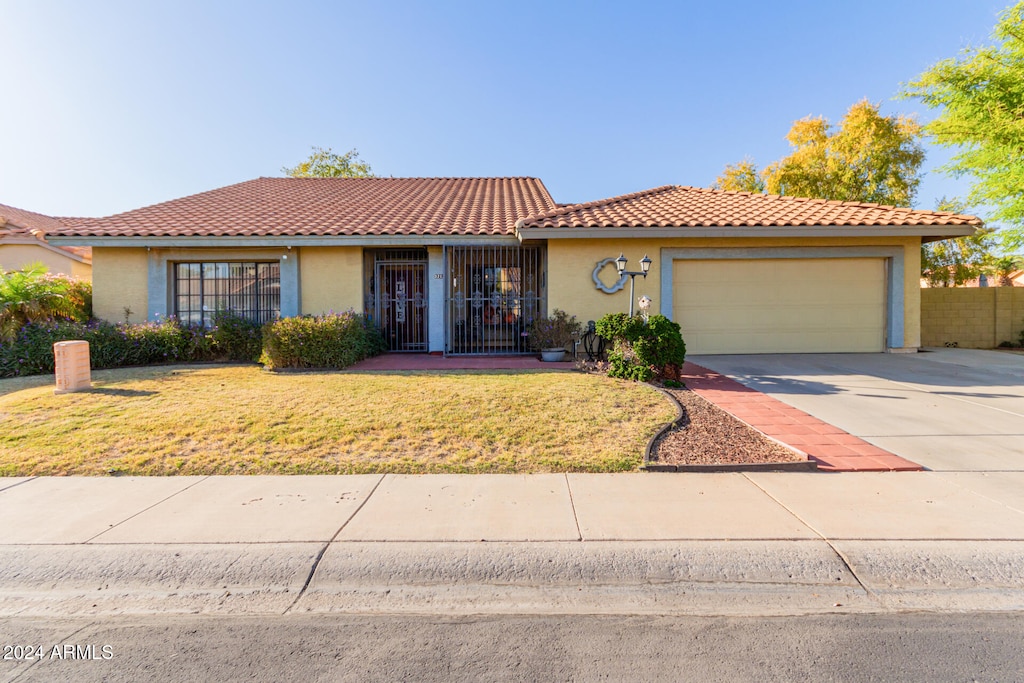 view of front of property featuring a garage