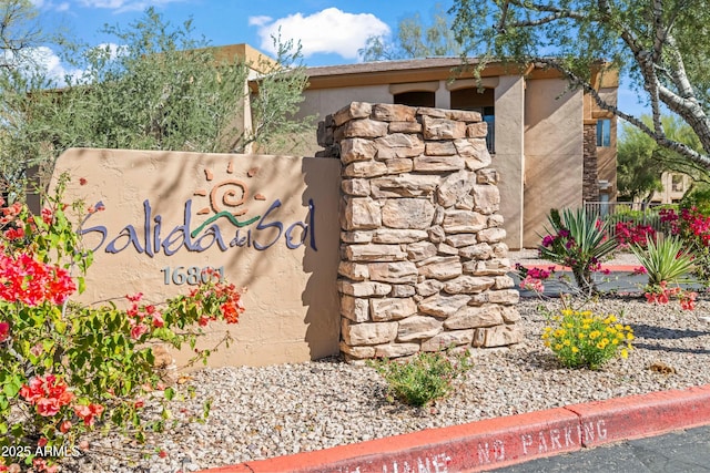 view of community / neighborhood sign