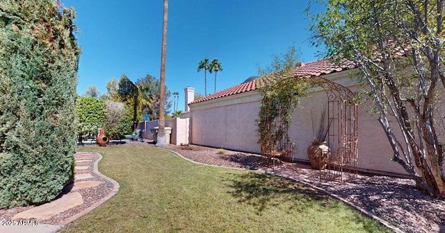 view of yard featuring fence