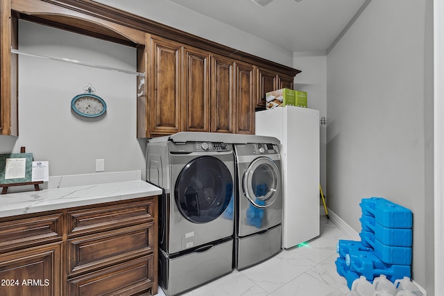 laundry room featuring cabinets and independent washer and dryer