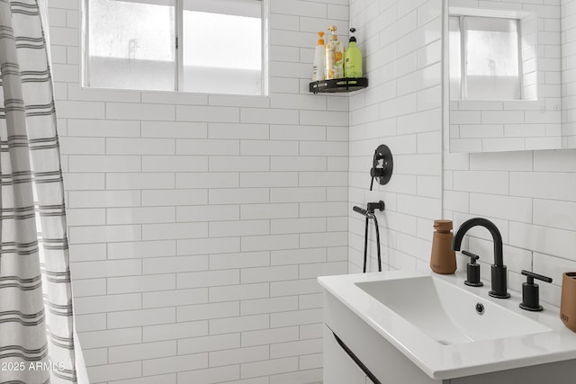 1111 E Turney Ave Unit 3, Phoenix, AZ 85014 - full bath featuring tiled shower, healthy amount of natural light, tile walls, and vanity
