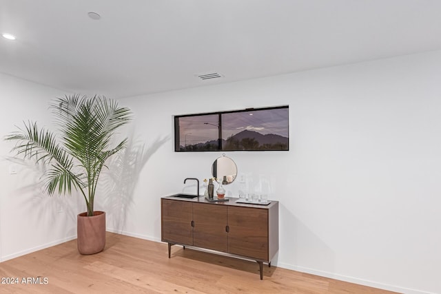 room details featuring hardwood / wood-style floors