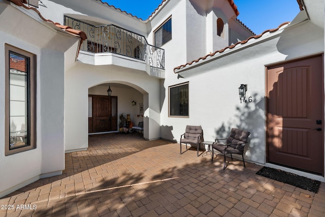 view of patio featuring a balcony