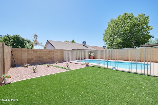 view of yard with a fenced in pool