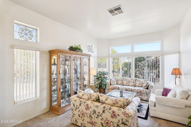 sunroom / solarium featuring visible vents