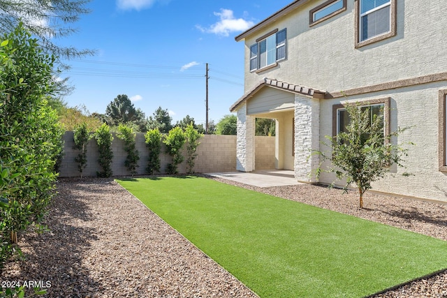 view of yard with a patio