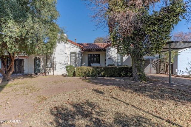 view of front of home with a front lawn