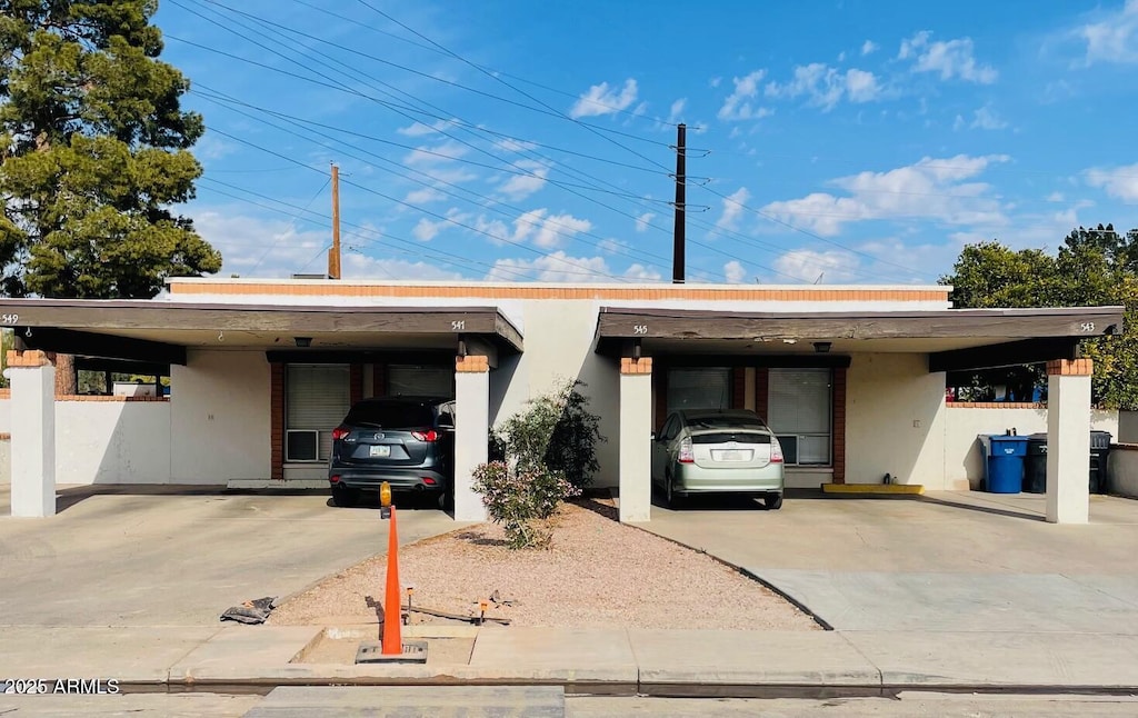 view of front of property featuring a carport