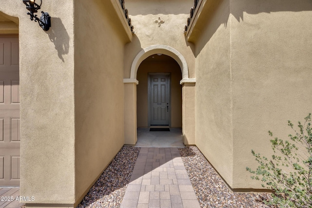 entrance to property with stucco siding