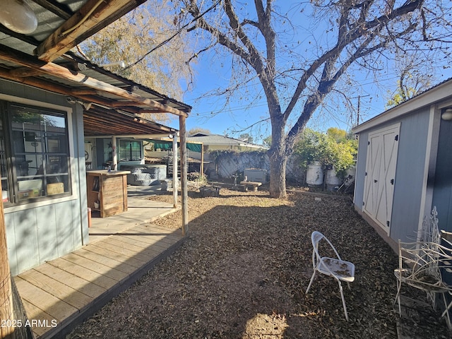 view of yard featuring an outdoor structure