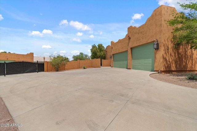 9435 E Hobart Cir, Mesa, AZ 85207 - view of side of home with concrete driveway and stucco siding