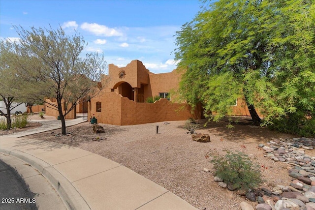 9435 E Hobart Cir, Mesa, AZ 85207 - pueblo-style home with stucco siding