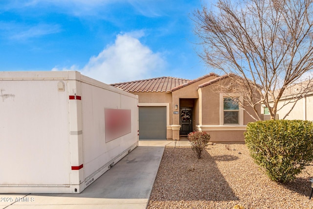 view of front facade with a garage