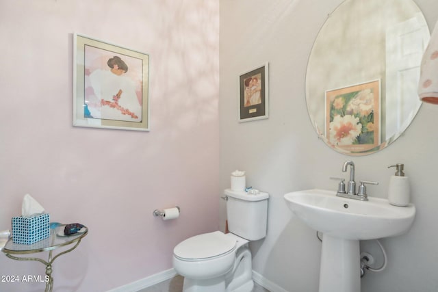 bathroom featuring toilet and sink