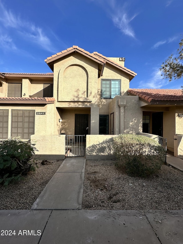 view of front of property