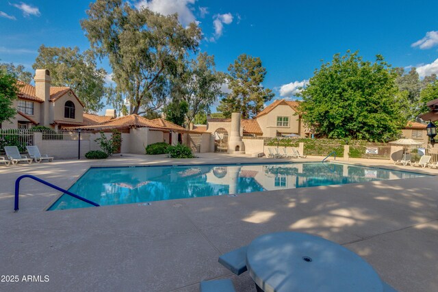 4901 E Kelton Ln Unit 1052, Scottsdale, AZ 85254 - community pool featuring a patio and fence