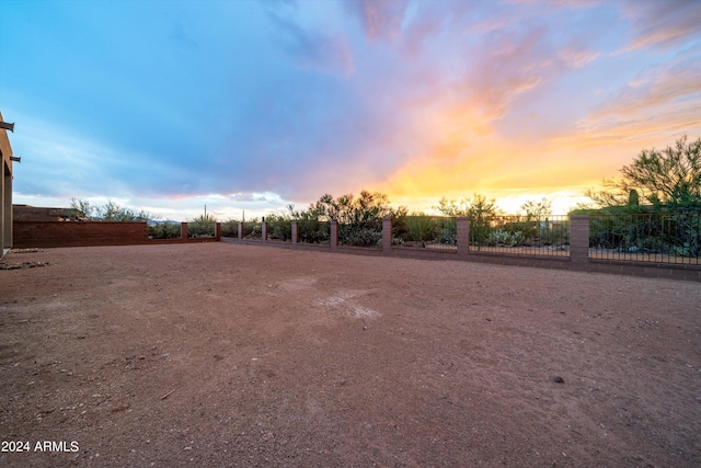 view of yard at dusk