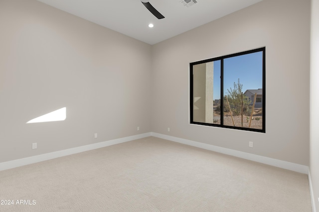 carpeted empty room featuring ceiling fan