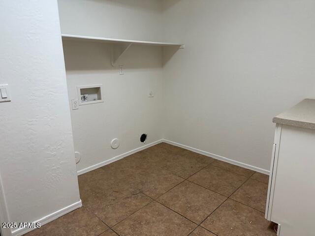 laundry area with hookup for a gas dryer, washer hookup, laundry area, and baseboards