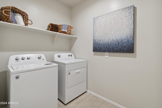 washroom featuring washing machine and clothes dryer