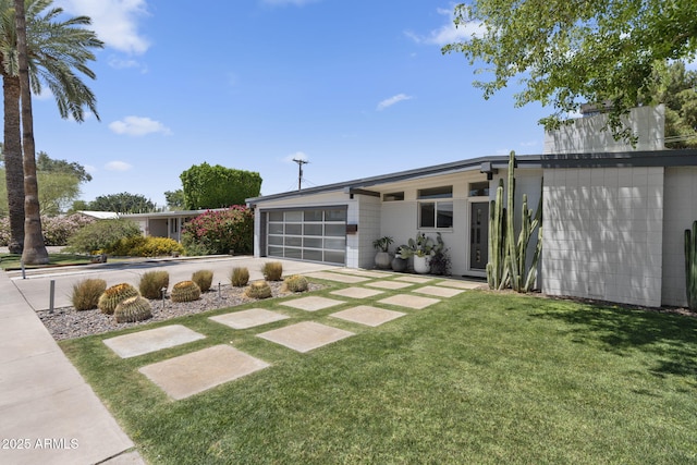 3402 E Sells Dr, Phoenix, AZ 85018 - view of grassy yard featuring a garage and concrete driveway