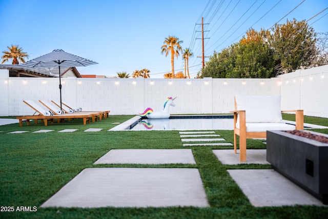 view of yard featuring a patio area