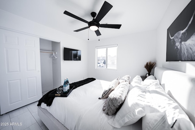 bedroom with a ceiling fan and a closet