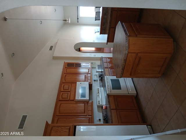 kitchen featuring tasteful backsplash