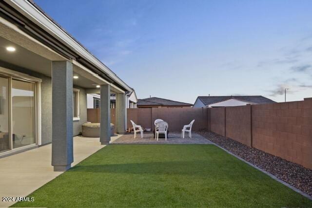 view of yard featuring a patio