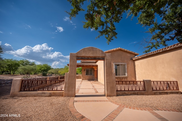 view of front of property