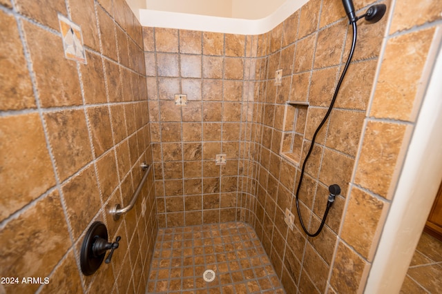 bathroom featuring tiled shower