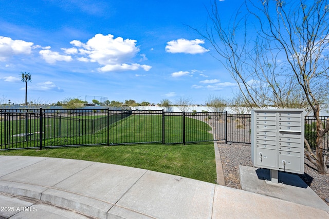 2326 E Levi Dr, Phoenix, AZ 85040 - view of yard featuring mail area