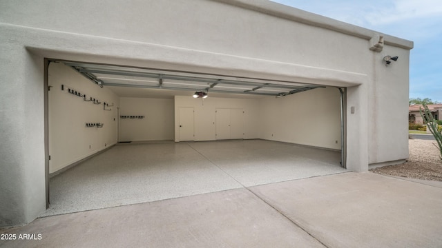 5438 E Lupine Ave, Scottsdale, AZ 85254 - garage featuring a garage door opener