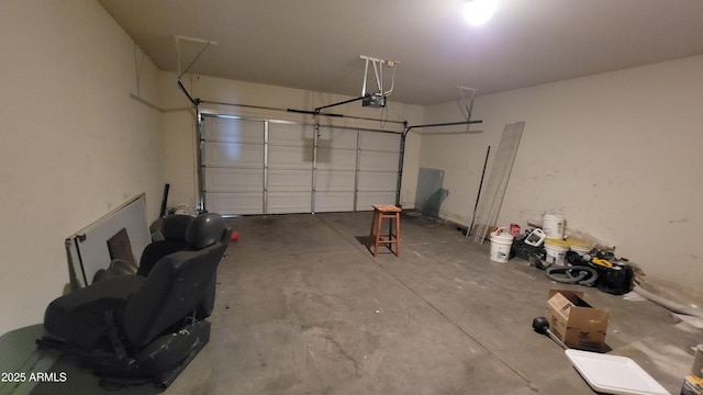 4432 W Pleasant Ln, Laveen, AZ 85339 - garage featuring a garage door opener
