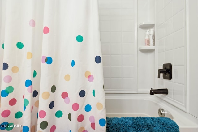 bathroom featuring shower / tub combo