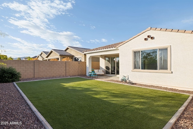 view of yard featuring a patio