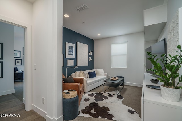 living area with visible vents, recessed lighting, baseboards, and wood finished floors